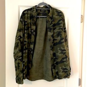 Banana Republic Luxe Flannel Untucked Slim Fit Camo Shirt L